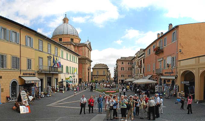Die 'Piazza della Libert' im Zentrum der Stadt