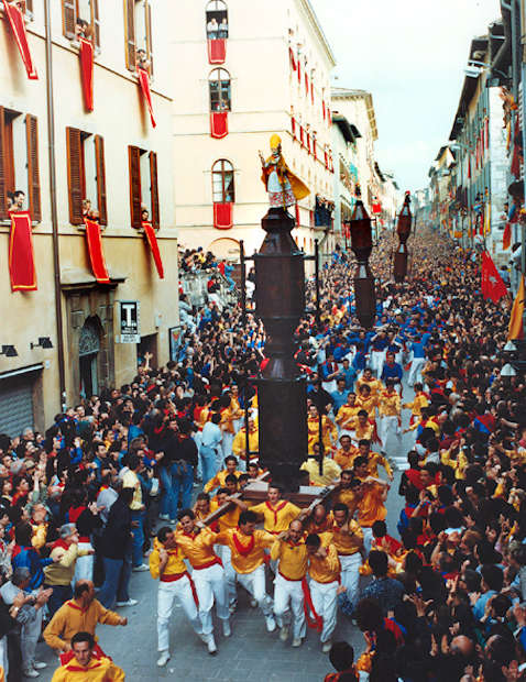 Das alljhrliche Volksfest "Corsa dei Ceri"