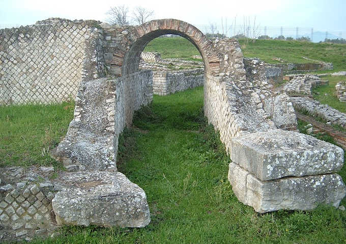 Ruinen des rmischen Amphitheaters