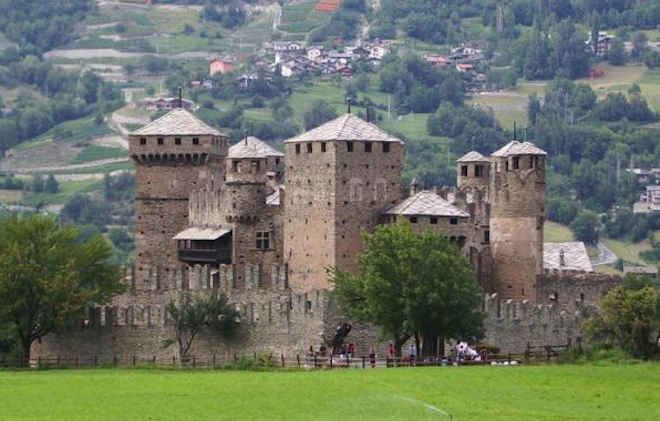 Die Burg Fenis