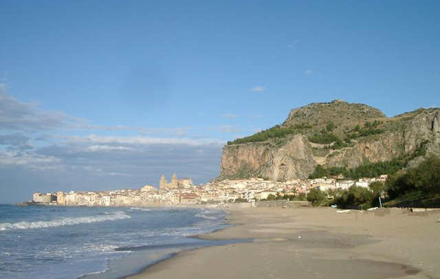 Der Strand von Cefal