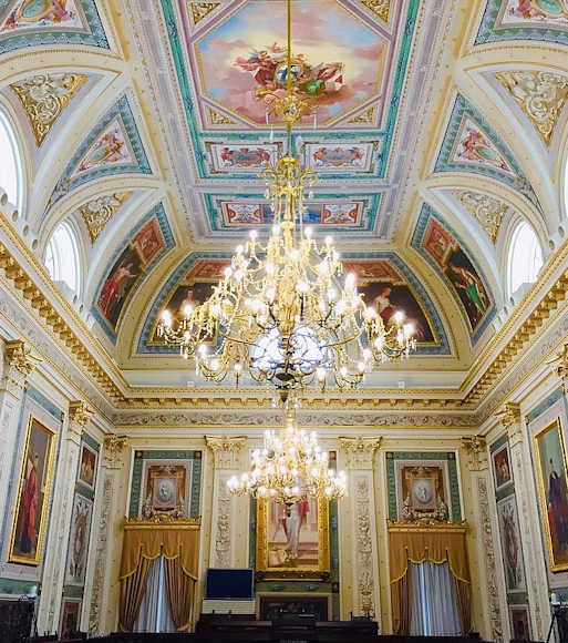 Fresken im Innern des "Palazzo del Governo"