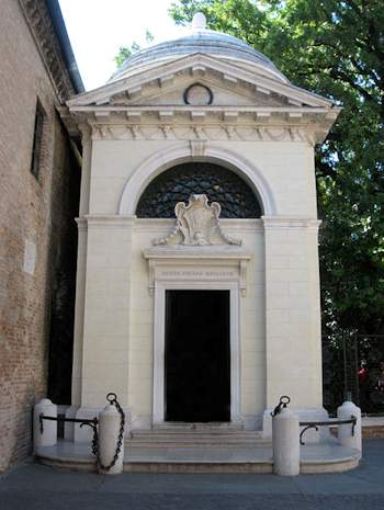 Das Grab Dantes in Ravenna
