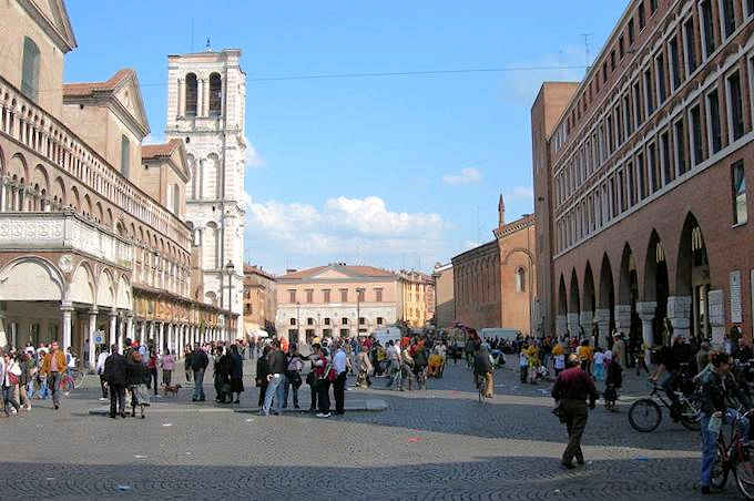 Ferrara - Piazza Trento e Trieste