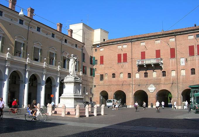 Ferrara - Piazza Savonarola