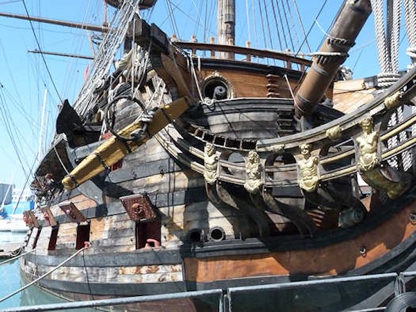 Das Segelschiff "Neptune" im alten Hafen von Genua