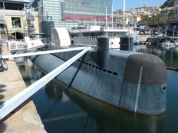 Das U-Boot S518 im das Meeresmuseum von Genua