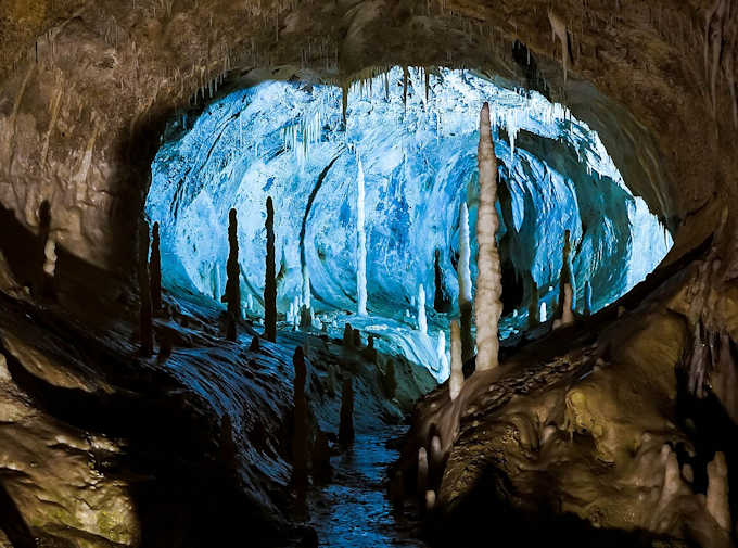 In den Grotten von Frassasi