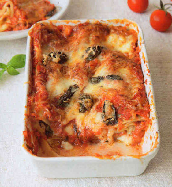Lasagne mit Tomaten, Basilikum und Mozzarella