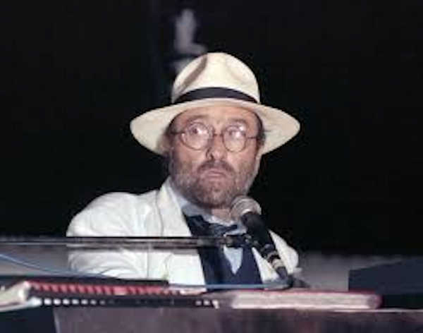 Lucio Dalla während eines Konzerts im Jahr 1981