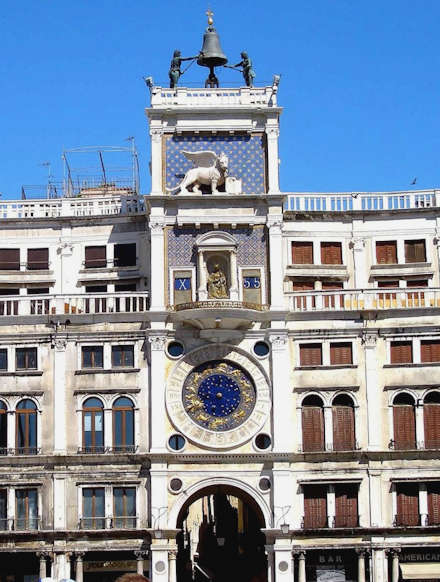 Der Uhrturm mit dem venezianischen Löwen