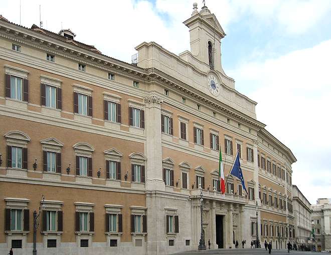 Der Palast 'Montecitorio', der Sitz des italienischen Abgeordnetenhauses