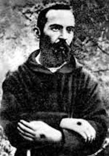 Ein historisches Foto (1919) von Padre Pio