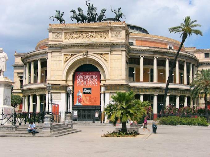 Palermo - das Theater "Politeama Garibaldi"