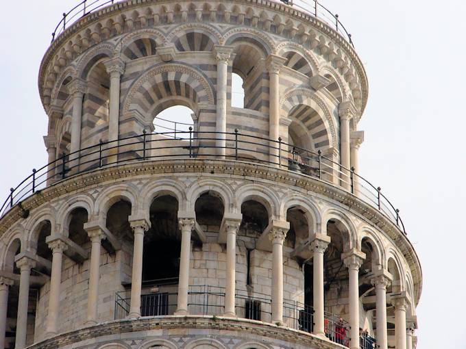 Der schiefe Turm von Pisa - die oberen Etagen