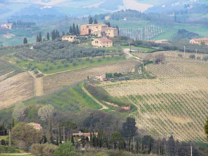 Die Hügellandschaft um San Gimignano