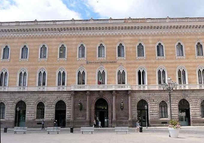 Der Palazzo Giordano an der Piazza d'Italia