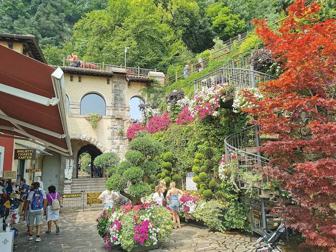 Der Eingang zur Grotte