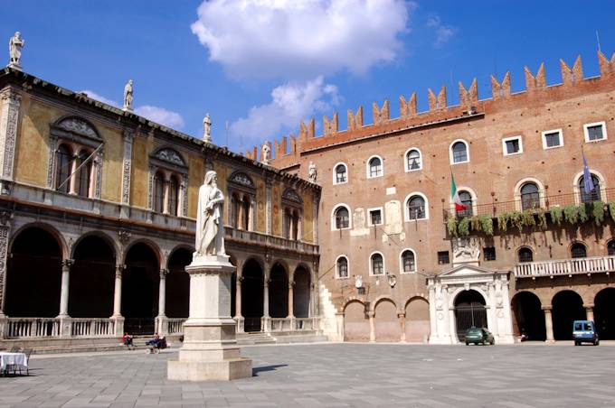 Die Piazza dei Signori in Verona