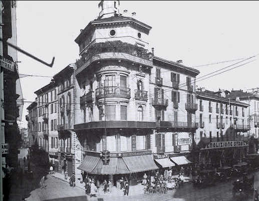 Ein Eckhaus in der Via Montenapoleone in den 1930er Jahren